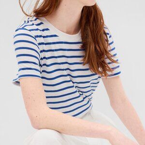 ✨ GAP Striped Short Sleeve T-Shirt – White/Blue Stripes – Size XS ✨